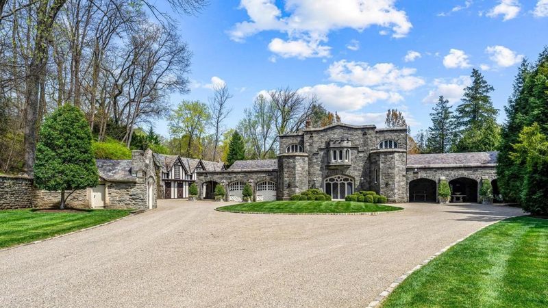 Media Stone Manor