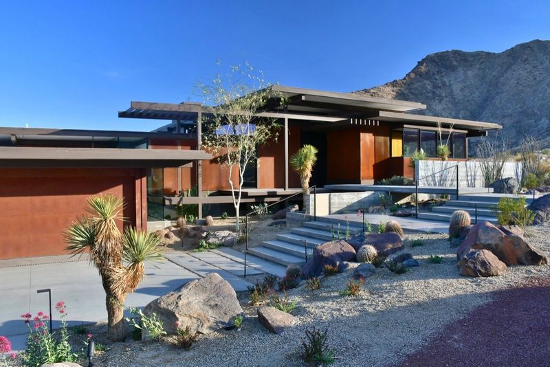 11 Stylish Desert-Ready Exterior Design Ideas Inspired By California Homes - Decor Hint Clerestory Windows And Deep Overhangs