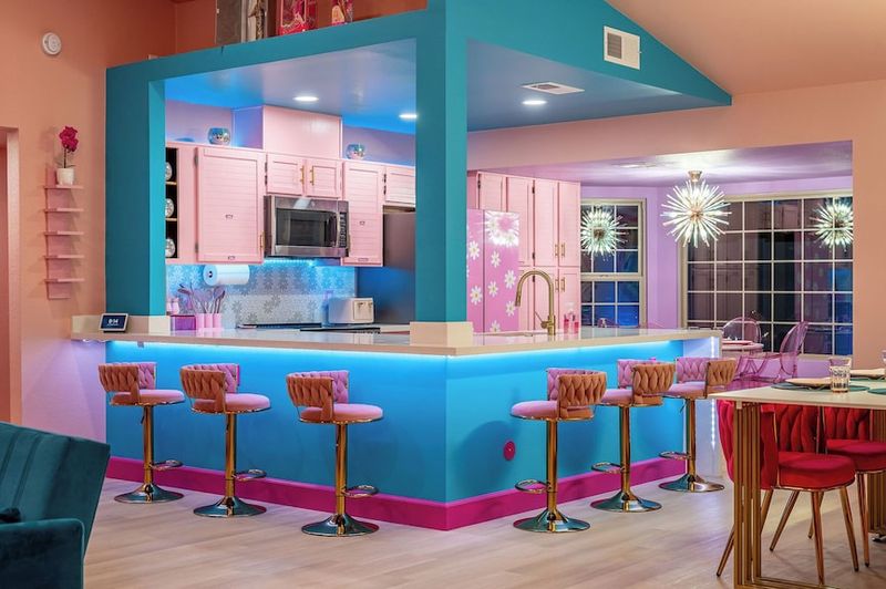 14 Kitchen Colors Going Out Of Style In Phoenix Homes (And 4 That Left Long Ago) - Decor Hint Mauve Pink