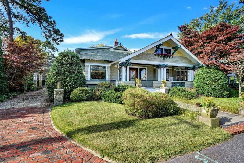 Craftsman Bungalows: Handcrafted Havens
