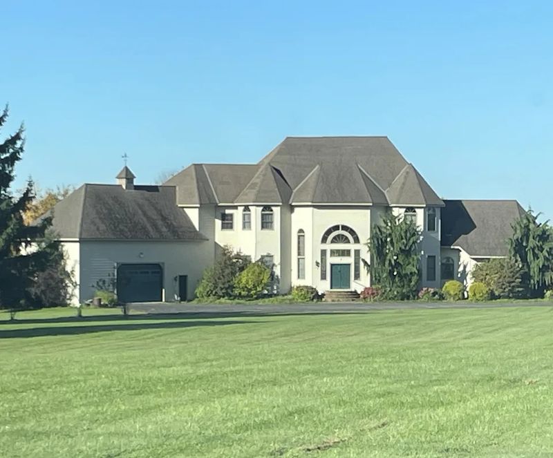 These 5 Tennessee Homes Could Lose Value Fast But 7 Others Are Worth Watching - Decor Hint Outdated McMansions in Williamson County