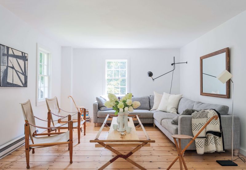 Small Living Room Don'ts 13 Design Fails And The 'Fixes' That Make It Worse - Decor Hint Oversized Furniture (Design Fail)
