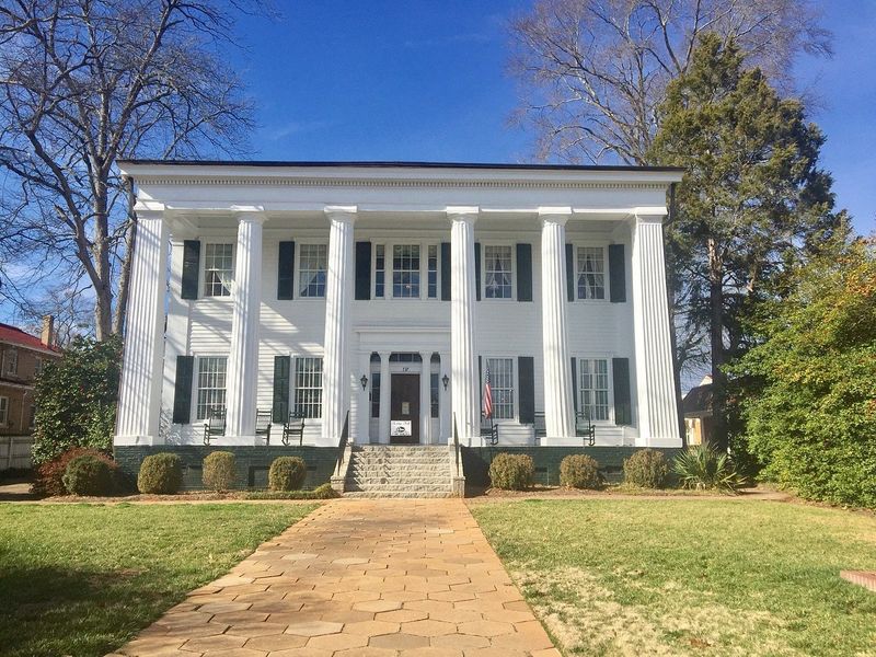 24 Historic Mansions In Georgia That Offer Glimpse Into The Grandeur Of Bygone Eras - Decor Hint Heritage Hall – Madison
