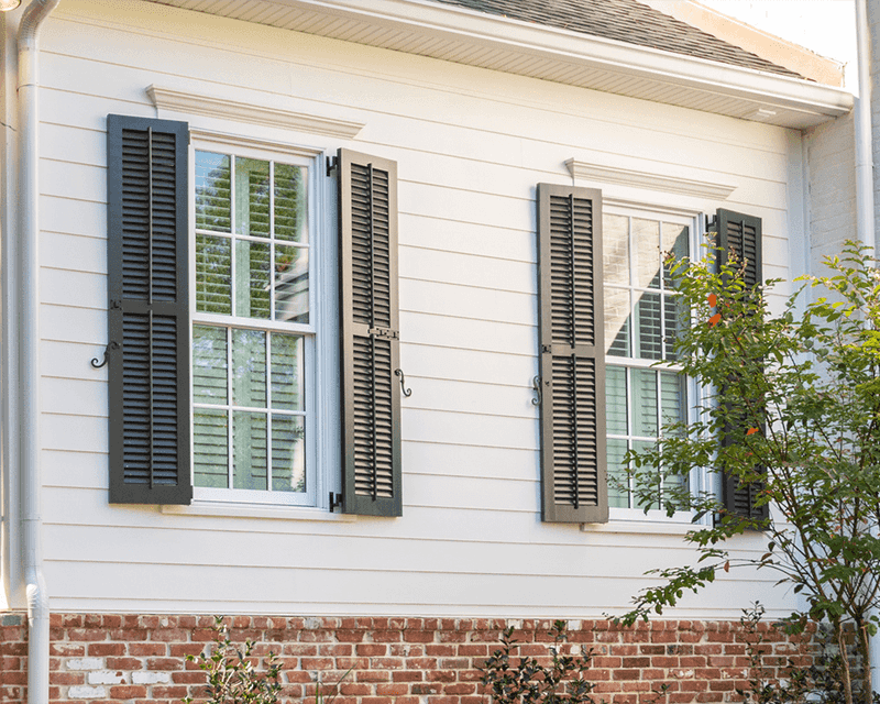 13 Southern-Ready Exterior Design Ideas Taking Over Mississippi Homes - Decor Hint Shutters With Authentic Hardware