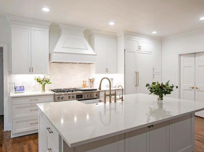 11 Popular Home Trends Interior Designers Say Will Age Well Plus 5 That Will Become An Evergreen - Decor Hint Classic White Kitchens That Never Fade