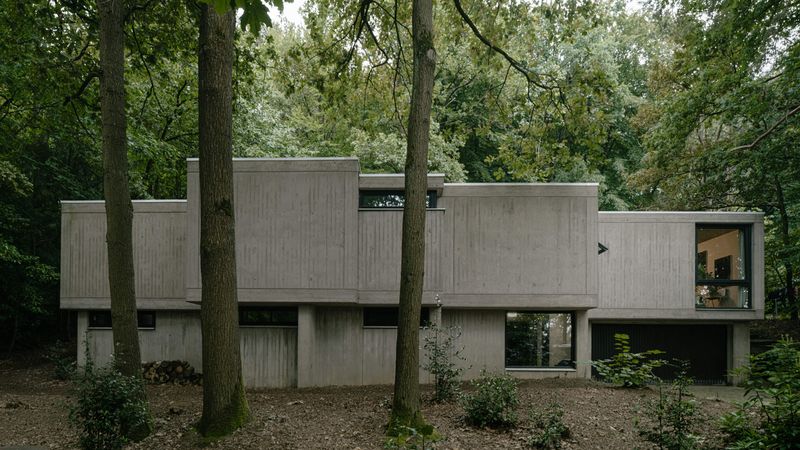 8 Value-Tanking Homes Of 2025, And 3 That Are Just As Hopeless - Decor Hint Concrete Brutalist Boxes From The 1970s
