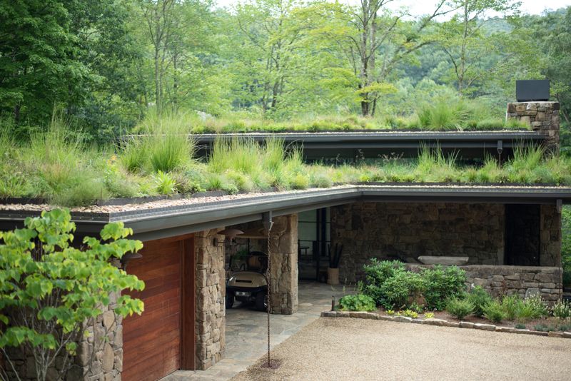 These 9 Woodsy Cabin Aesthetics From Michigan Retreats Will Inspire Your Exterior - Decor Hint Living Roof Systems That Disappear Into The Landscape