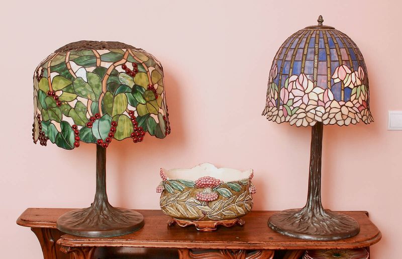 9 Interior Antique Items From The 1900s That Are Really Worth Thousands Of Dollars (And 11 That Are Not) - Decor Hint Tiffany Lamps