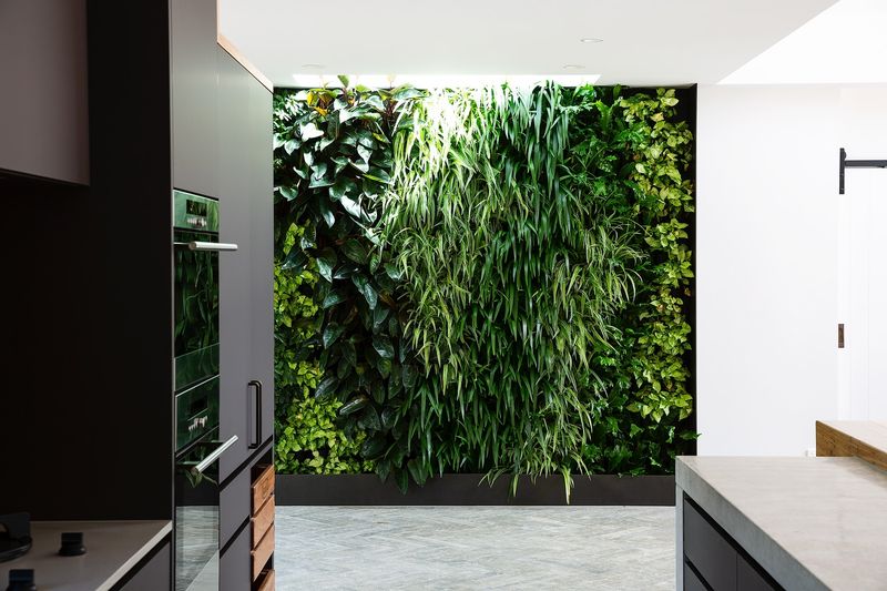 20 Modern Living Room Ideas That Feel At The Cutting Edge Of Design, Yet Still Soft And Inviting - Decor Hint Vertical Gardens Bring Living Walls Indoors