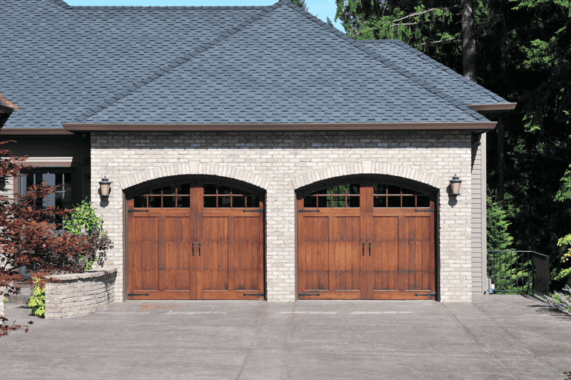 8 Home Exterior Mistakes That Designers Want You To Quit Making - Decor Hint Garage Door Neglect