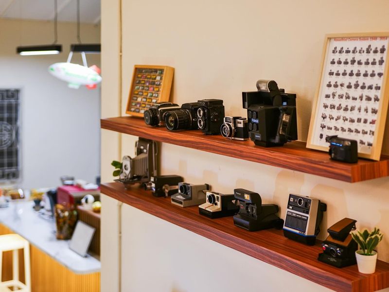 22 Ways To Use Antiques In Your Home Without It Looking Like A Museum - Decor Hint Group Collections Thoughtfully