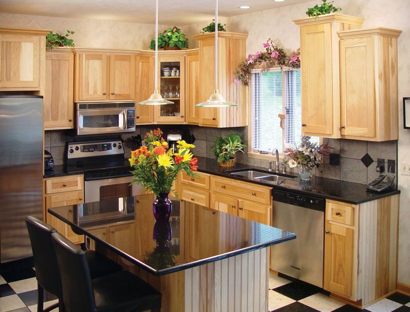10 Details That Instantly Age North Carolina Kitchens (And 10 That Modernize) - Decor Hint Oak Cabinets With Honey Finish