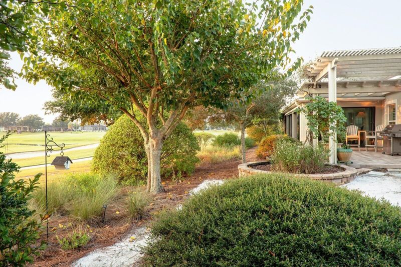 7 Coastal-Inspired Curb Appeal Ideas From Florida, And 5 Even Better Ones - Decor Hint Native Coastal Plants That Save Water And Time