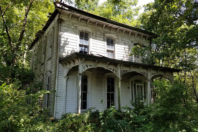16 Frontier Mansions In Missouri That Are Now Bare Foundations - Decor Hint Abandoned Mansion On Table Rock Lake