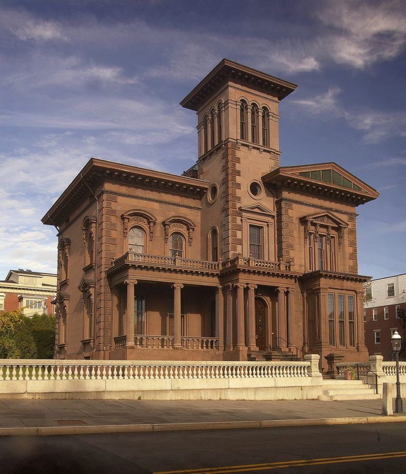 25 Secluded Mansions In Maine With Unforgettable Settings - Decor Hint Victoria Mansion, Portland