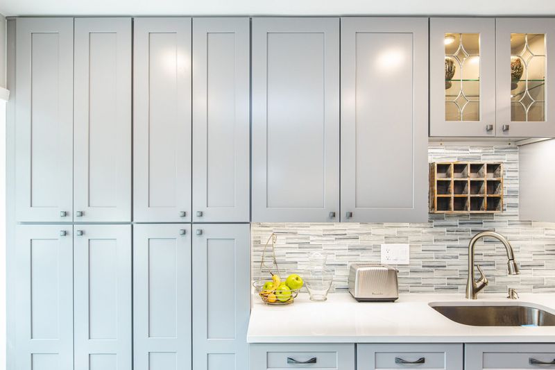 6 Kitchen Styles Losing Popularity And 2 That Remain Design Staples - Decor Hint Classic Shaker Cabinets (Design Staple)