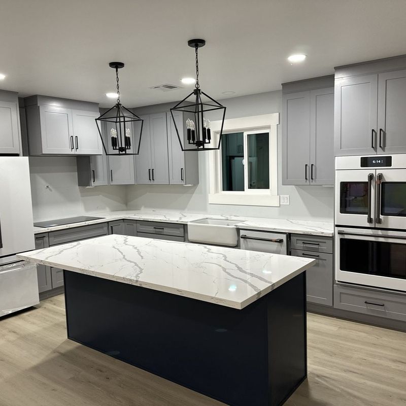 In Stockton Homes 12 Kitchen Looks Are Losing Favor 10 Stylish Ones Remain - Decor Hint Clashing Appliance Finishes Creating Visual Chaos