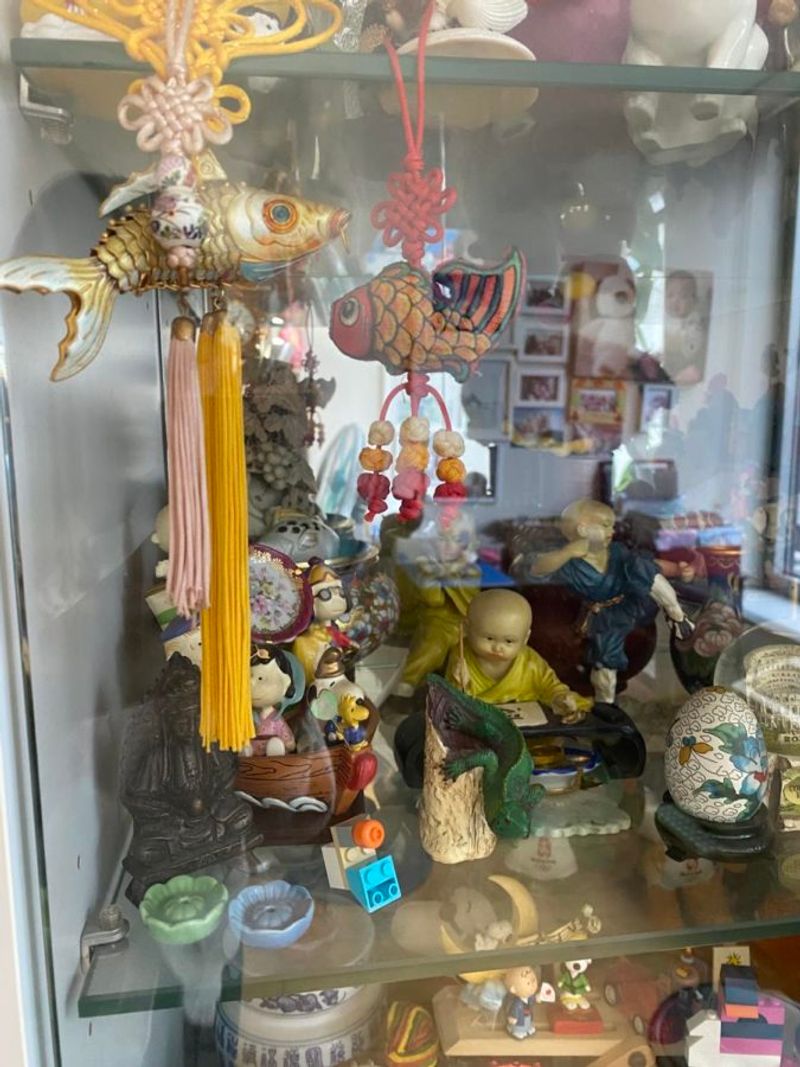 9 Antiques New York Collectors Are Betting On And 9 You Might Regret Keeping - Decor Hint Tchotchke Collections (Let Go)
