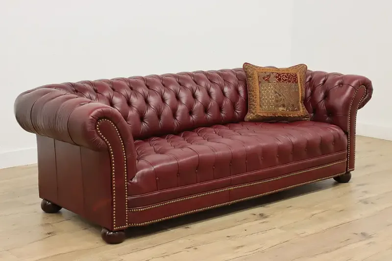 6 Timeless Sofa Shades That Work In Any Illinois Living Room And 6 To Skip - Decor Hint Burgundy: Timeless Richness