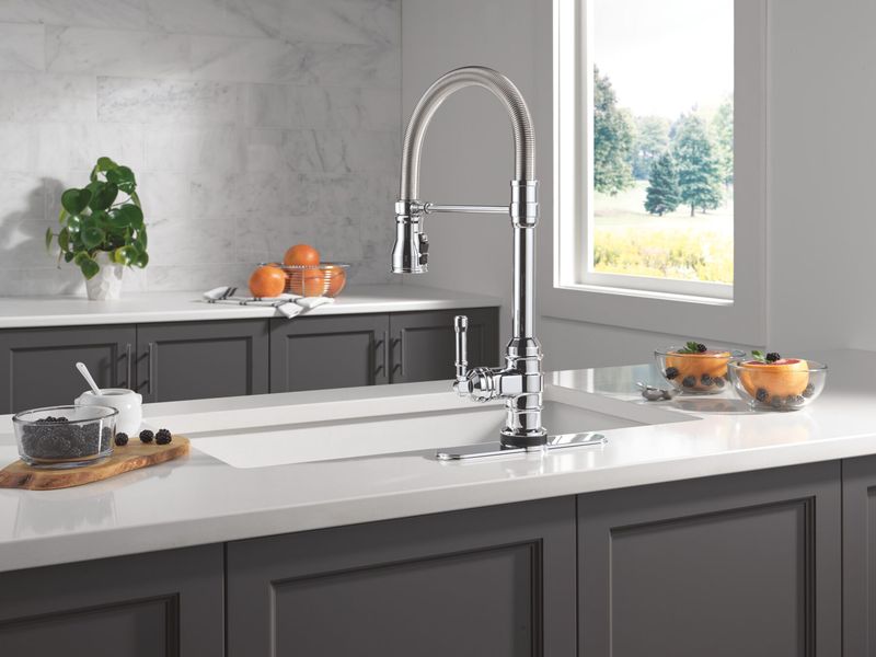 9 Kitchen Icks That Instantly Turn Off Homebuyers And 9 That Immediately Win Them Over - Decor Hint Undermount Sink with Pull-Down Faucet