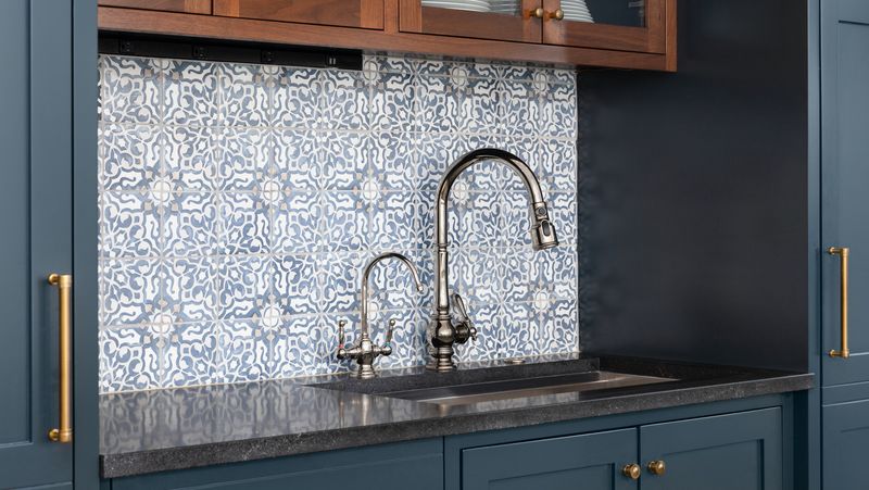 11 Outdated Backsplash Styles + 8 Ugly Choices - Decor Hint Busy Patterned Cement Tiles
