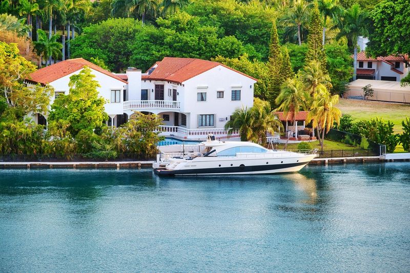 8 Florida Homes Set To Soar And 9 That Could Lose Their Edge - Decor Hint Aging Waterfront Homes Without Resiliency Upgrades