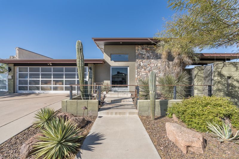 7 Curb Appeal Styles From Arizona's Iconic Streets That Will Leave Everyone Stopping In Their Tracks - Decor Hint Mid-Century Modern
