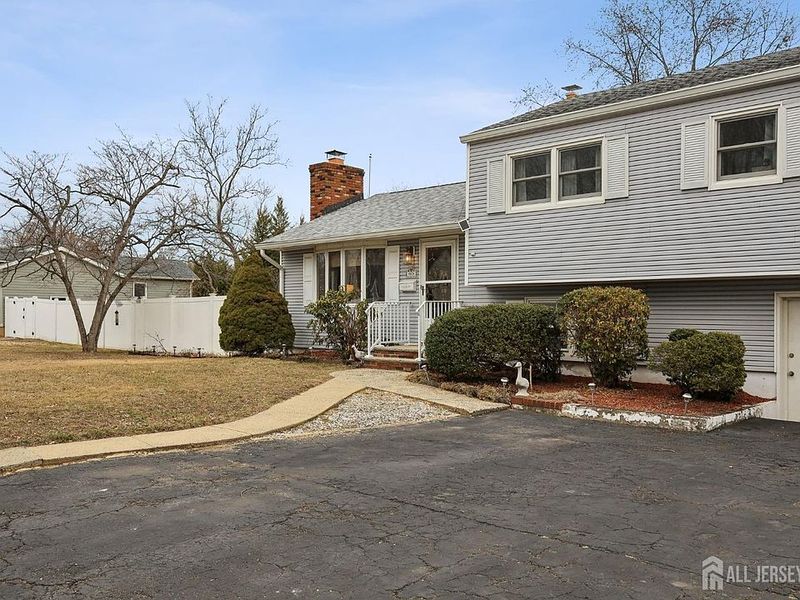 New Jersey Real Estate Alert: 12 Home Types Experts Say Could Crash In Value By 2025 - Decor Hint Outdated Split-Level Homes