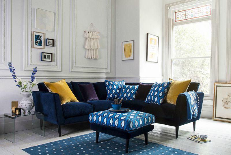 Illinois Designers Warn: These 10 Couch Colors Feel Stale - Swap For These 10 - Decor Hint Moody Navy