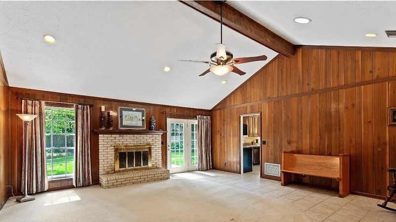 Boomer Home Makeover What To Toss (8 Things) And What To Treasure (9 Gems) - Decor Hint Wall-to-Wall Carpeting (toss)
