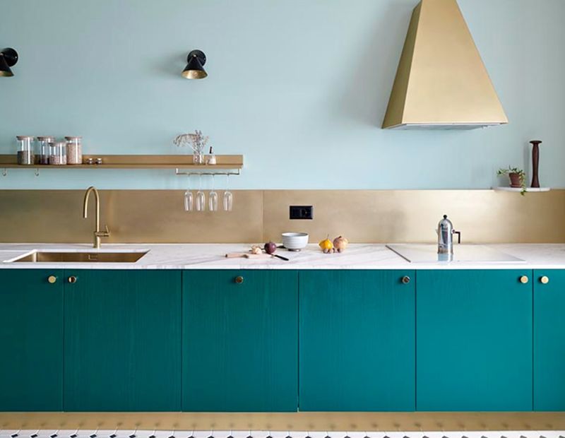 20 Color-Drenched Kitchens That Prove This Paint Trend Is Totally Timeless When Used Right - Decor Hint Teal Drama with Light Accents