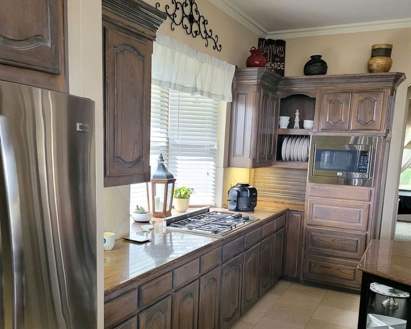 17 American Home Styles That Will Be Considered Obsolete By 2030 - Decor Hint Closed-Off Kitchens