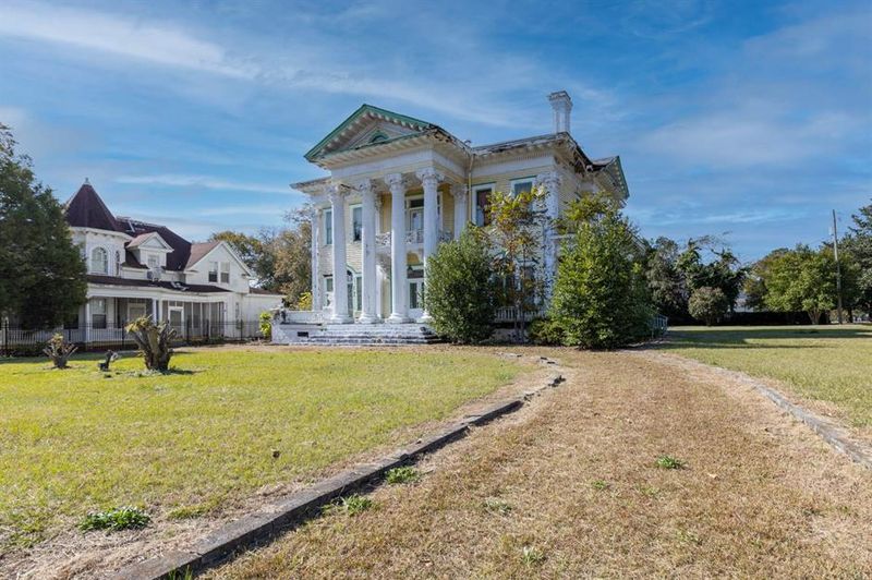Historic 120-Year-Old Alabama Mansion Offers A Rare Look Into The Past - Decor Hint Challenges Of Maintaining A Historic Home