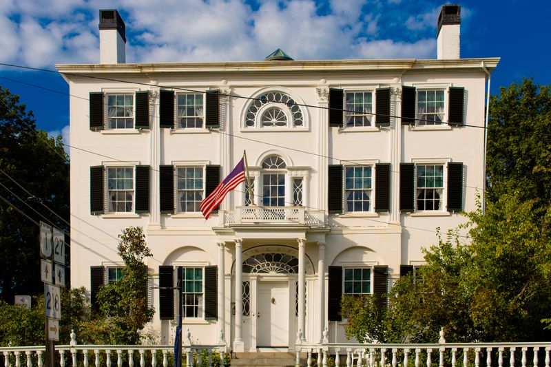 25 Secluded Mansions In Maine With Unforgettable Settings - Decor Hint Castle Tucker, Wiscasset