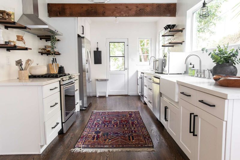 17 Kitchen Design Choices In Alabama Homes That Buyers Often Dislike - Decor Hint Small, Cramped Layouts With Limited Workspace