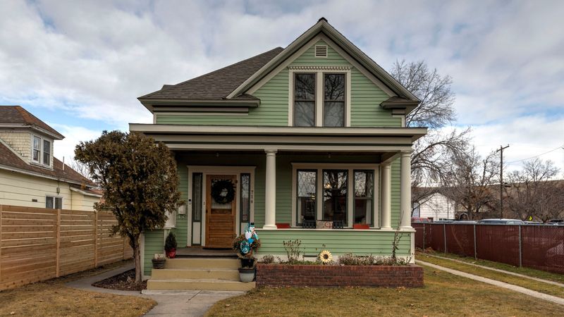 8 Types Of New Mexico Homes Poised For Price Drops And 6 That Could Surge By 2025 - Decor Hint Mid-Priced Homes In Overheated Markets