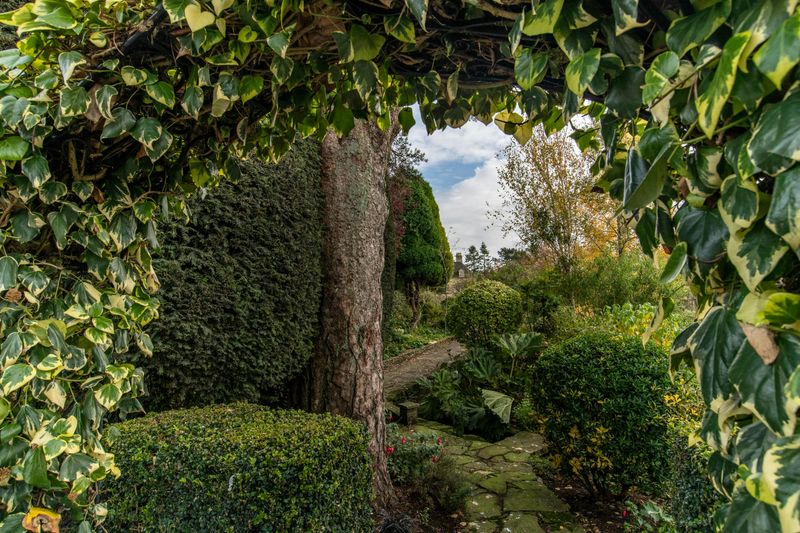 Practical Ways You Can Add English Garden Style To Your Outdoor Space - Decor Hint Create Garden Rooms With Hedges