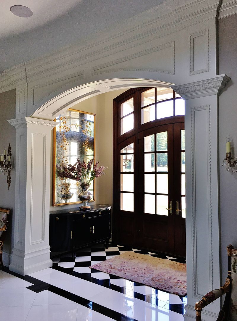 12 Ways Southern Style Shows Up In Anaheim Home Design - Decor Hint Decorative Molding