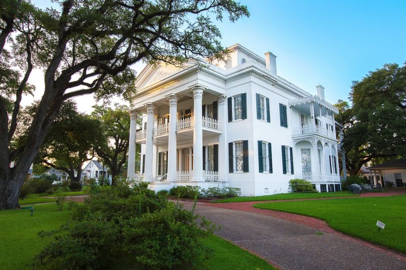 16 Antebellum Homes In The South You Shouldn't Miss - Decor Hint Stanton Hall (Mississippi)