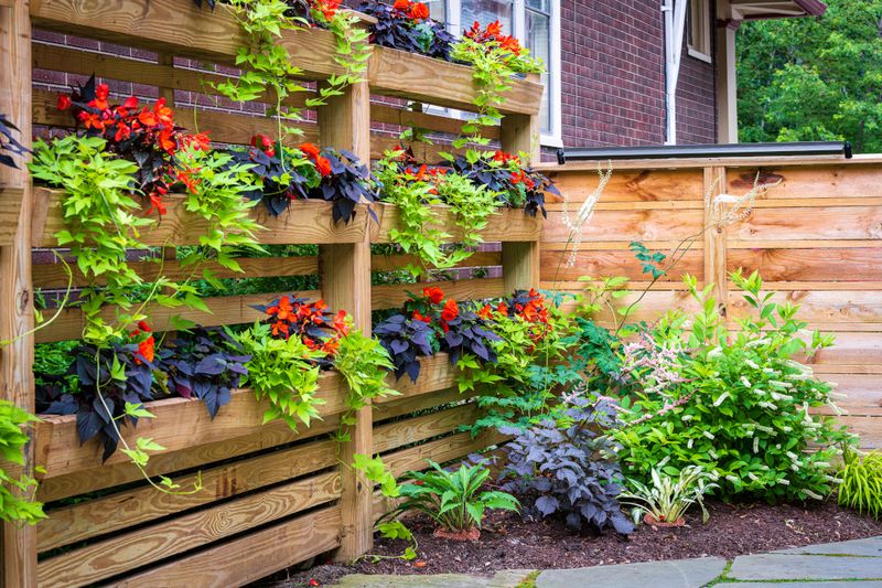 17 Backyard Fence Ideas For Privacy In Style - Decor Hint Planter Box Integrated Fence
