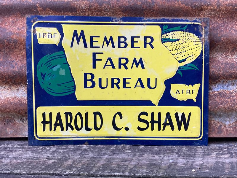6 Antiques In Iowa Homes Could Gain Value And 6 Might Decline - Decor Hint Vintage Farmhouse Signs
