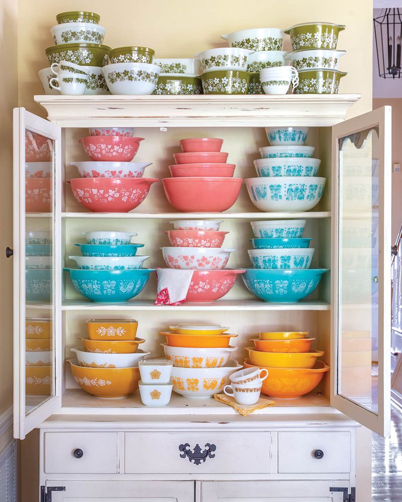 10 Retro Decor Ideas That Hold Up Today, And 5 That Definitely Don't - Decor Hint Colorful Pyrex Dishes