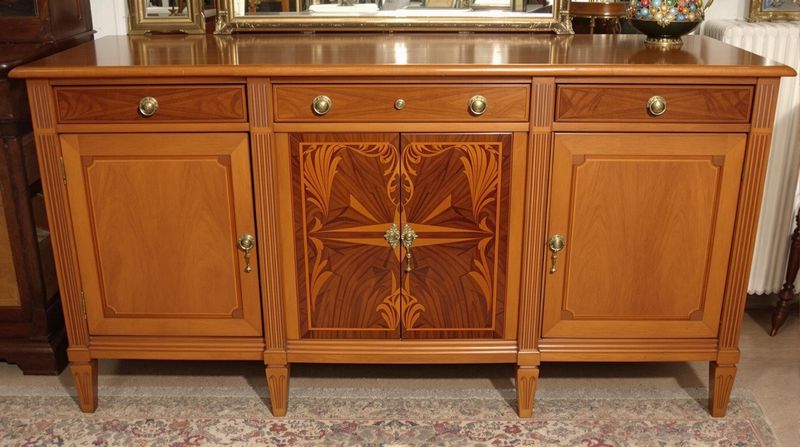10 Things in Grandma's House That Could Be Worth A Ton Of Money (And 11 That Are Pretty Worthless) - Decor Hint VALUABLE: Edwardian Sideboards Or Buffets