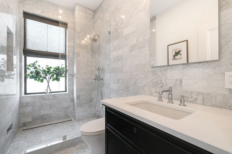 12 Bathroom Upgrades You'll Spot All Over Modern New York Apartments - Decor Hint Vintage-Modern Mashups
