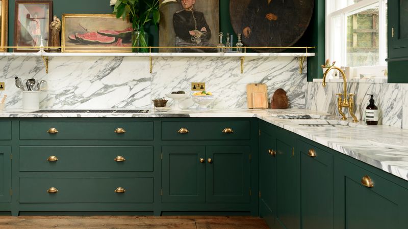 19 Differences Between A French Country Kitchen And An English Country Kitchen, Designers Explain - Decor Hint Hardware Finishes