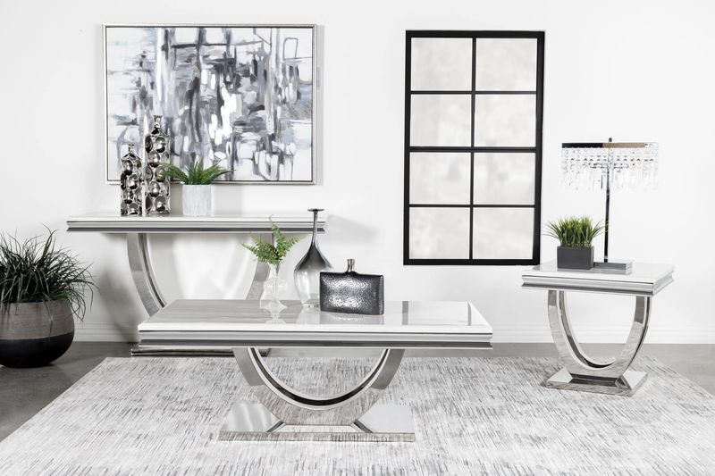 12 Quick Styling Updates from Los Angeles Homes That Instantly Elevate a Room - Decor Hint Incorporate Chrome Accents