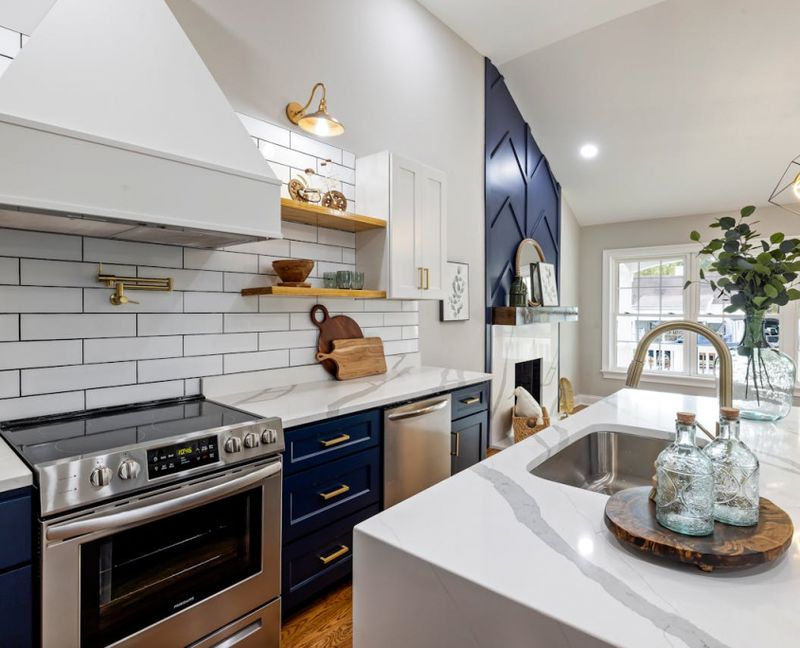 Skinny Islands with Sinks