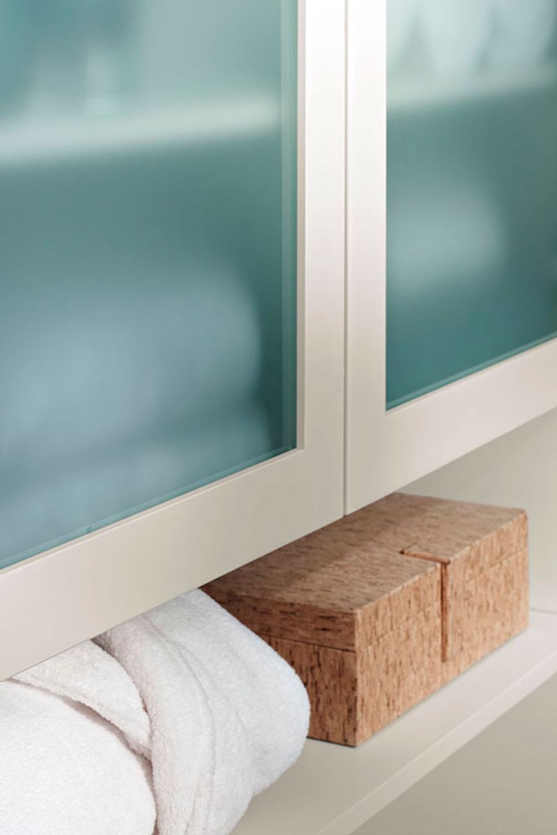 20 Outdated Kitchen Cabinet Styles Designers Say To Avoid - Decor Hint Frosted Glass Inserts
