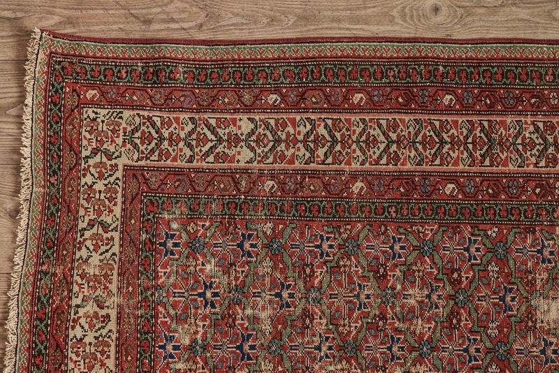 4 Vintage Decor Pieces Losing Value In Jersey City Homes And 6 That Still Impress - Decor Hint Highly Coveted: Vintage Persian and Moroccan Rugs