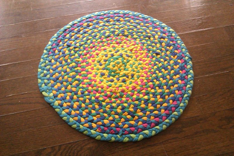 27 Quick, Easy Upcycling Hacks Anyone Can Do - Decor Hint Woven T-shirt Rag Rug